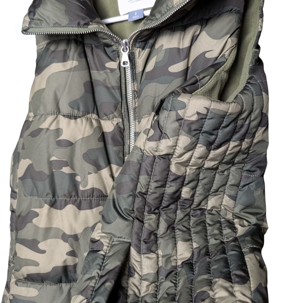Old Navy Camouflage Puffy Puffer Vest Pockets Zipper Sleeveless Like New Size M - Picture 11 of 12